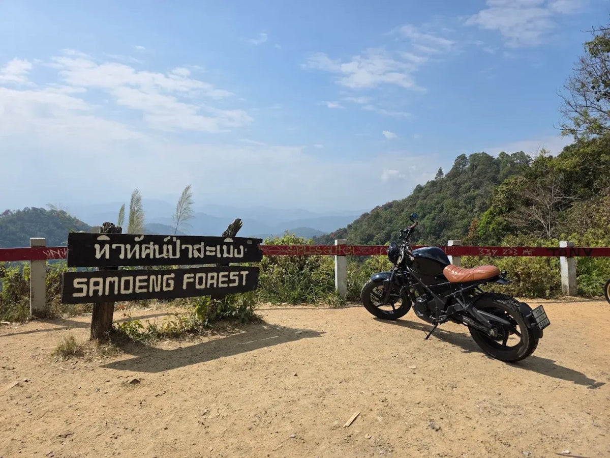 Fleet CNX Honda CB300 at the Samoeng forest sign